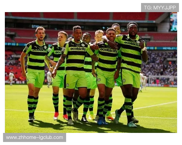 绿色超大号足球衣引领潮流 运动与时尚完美融合的全新体验